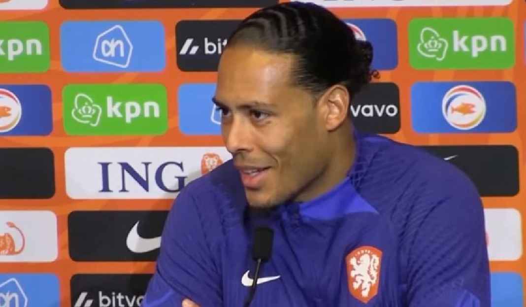 Virgil van Dijk Sedang Konferensi Pers Jelang Perancis vs Belanda Jelang Kualifikasi Euro 2024 Perancis vs Belanda, Virgil van Dijk Siap Hadapi Kylian Mbappe
