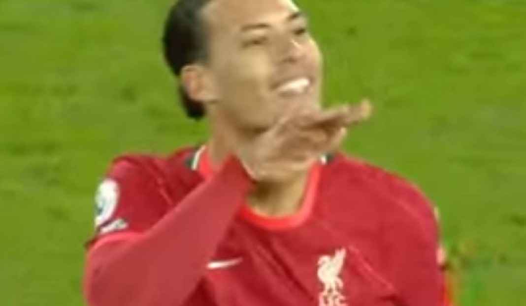 Virgil van Dijk Selebrasi Usai Bikin Gol untuk Liverpool Skuad Loyo, Virgil van Dijk: Liverpool Wajib Beli Pemain Baru!