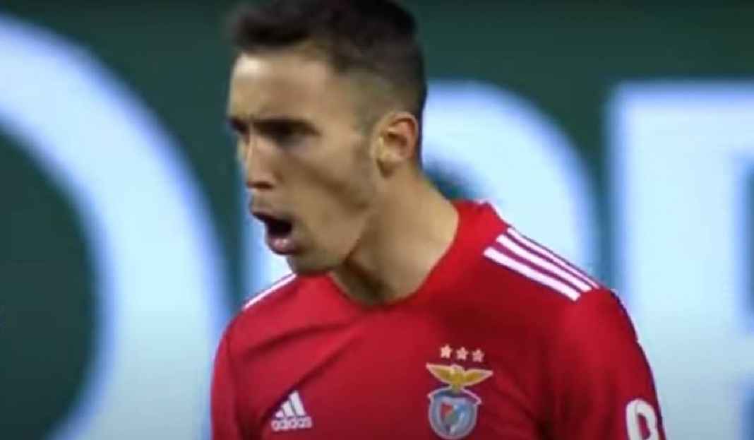 Alex Grimaldo Saat Memperkuat Benfica Butuh Bek Kiri Baru, AS Roma Lirik Pemain Benfica