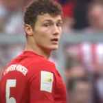 Benjamin Pavard Diperebutkan Barcelona dan Milan