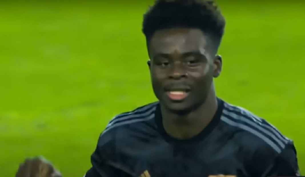 Bukayo Saka Saat Membela Pertandingan Arsenal Seruan Bukayo Saka Jelang Arsenal Hadapi West Ham United