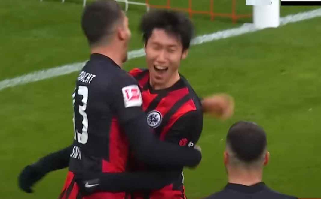 Daichi Kamada Berpeluang Berkarir di Spanyol Usai Tinggalkan Eintracht Frankfurt Daichi Kamada Berpeluang Berkarir di Spanyol Usai Tinggalkan Eintracht Frankfurt
