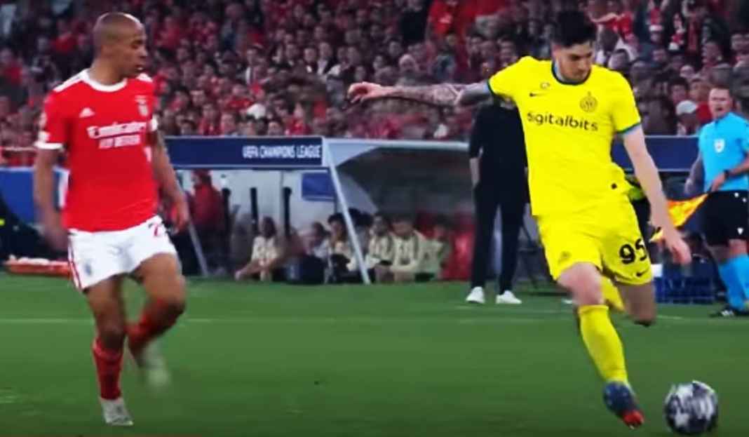 Duel Pemain Benfica dengan Pemain Inter Milan di Leg Pertama Perempat Final Liga Champions Benfica Belum Lempar Handuk, Siap Tebus Kekalahan di Markas Inter Milan!