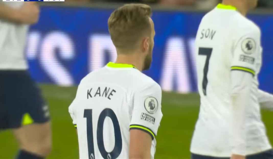 Harry Kane adakan pertemuan dengan ketua Tottenham Harry Kane Adakan Pertemuan Dengan Ketua Tottenham di Tengah Rumor Manchester United