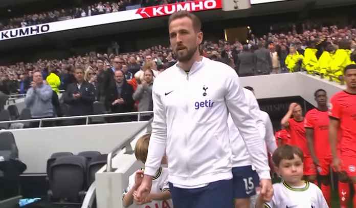 Harry Kane memasuki lapangan di laga Tottenham vs Brigjhton Prediksi Tottenham Hotspur vs Bournemouth, Spurs Terus Dorong Harapan Empat Besar