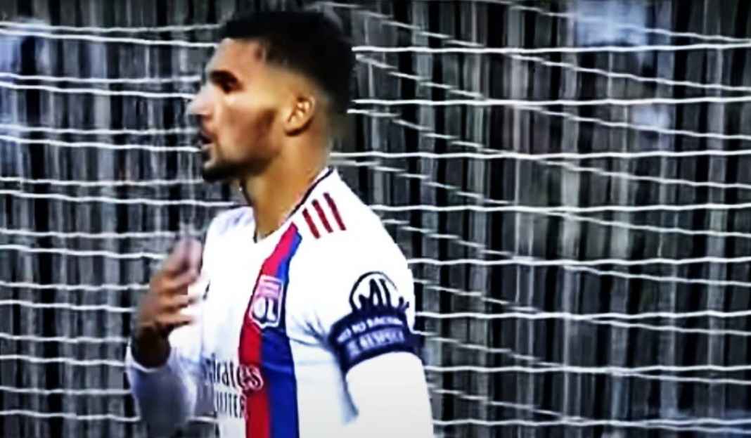 Houssem Aouar Saat Memperkuat Laga Lyon Houssem Aouar Ketahuan Ada di Italia, Kode Bakal Main di Serie A?