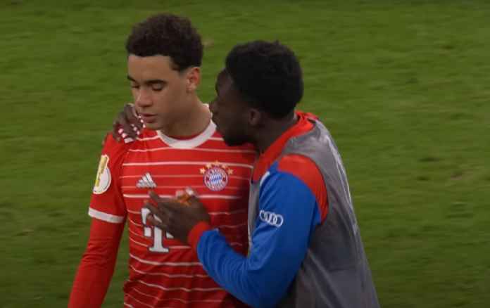 Jamal Musiala dan Alphoso Davies Saling Menguatkan Usai Bayern Munchen Disingkirkan Freiburg di DFB Pokal