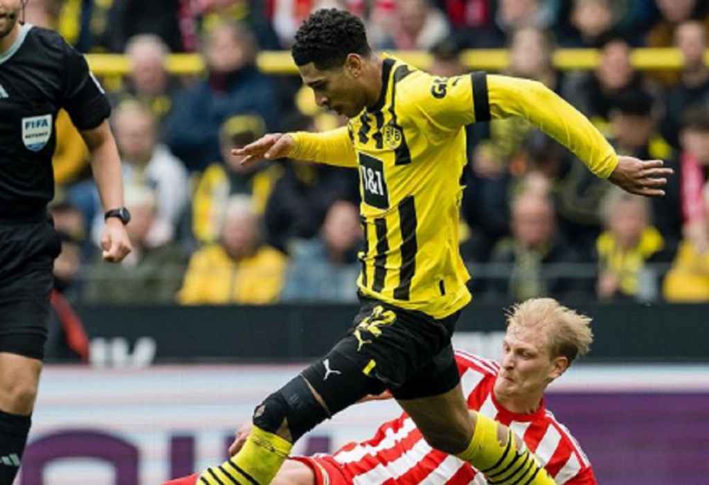 Jude Bellingham Saat Membela Borussia Dortmund