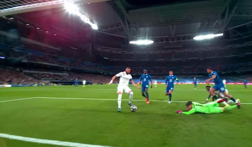 Karim Benzema ketika buka skor ke gawang Chelsea Prediksi Chelsea vs Real Madrid, Berat Bagi The Blues Usai Kalah Tiga Kali Beruntun