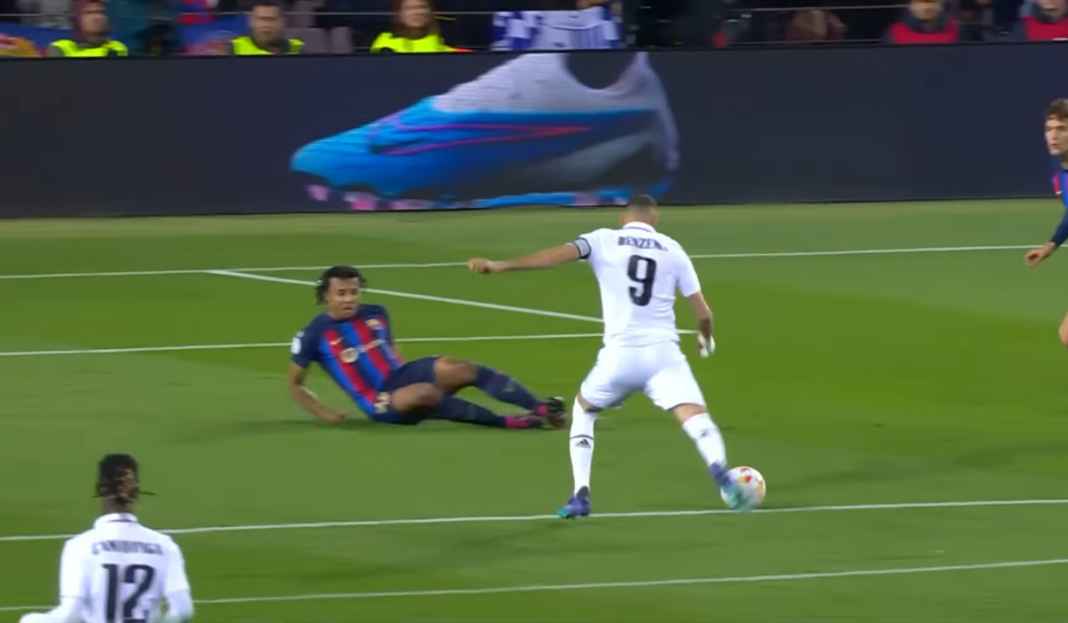Karim Benzema saat cetak gol ke gawang Barcelona Prediksi Real Madrid vs Villarreal, Ancelotti Mungkin Rotasi Skuad Demi Laga Liga Champions