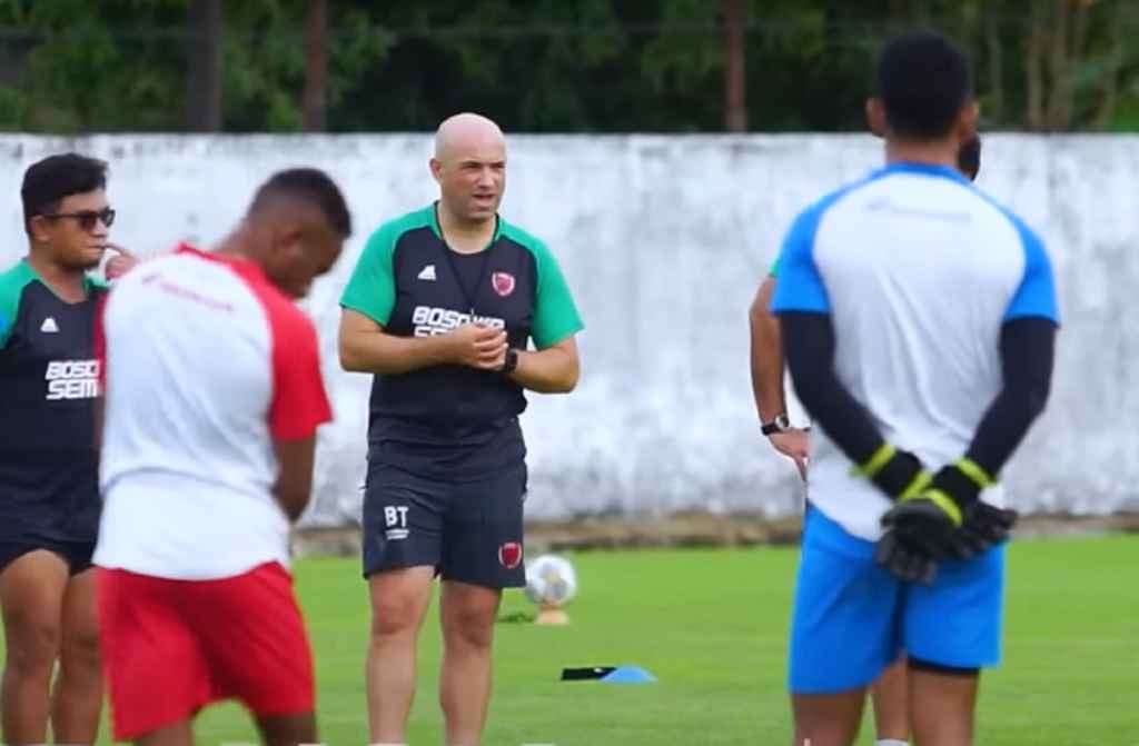 Latihan PSM Jelang Menjamu Borneo FC di Laga Terakhir