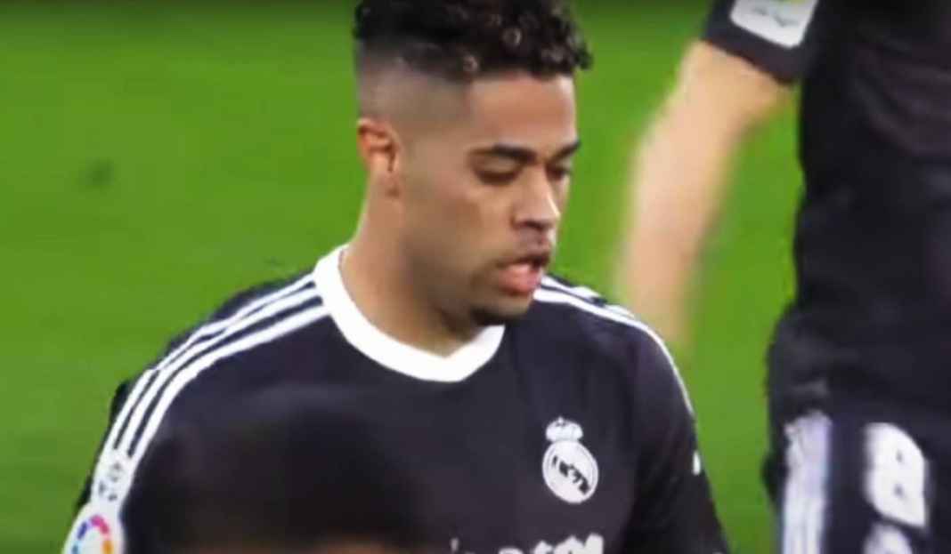 Mariano Diaz Saat Memperkuat Pertandingan Real Madrid di La Liga Striker Cadangan Mati Real Madrid Musim Panas Cabut!