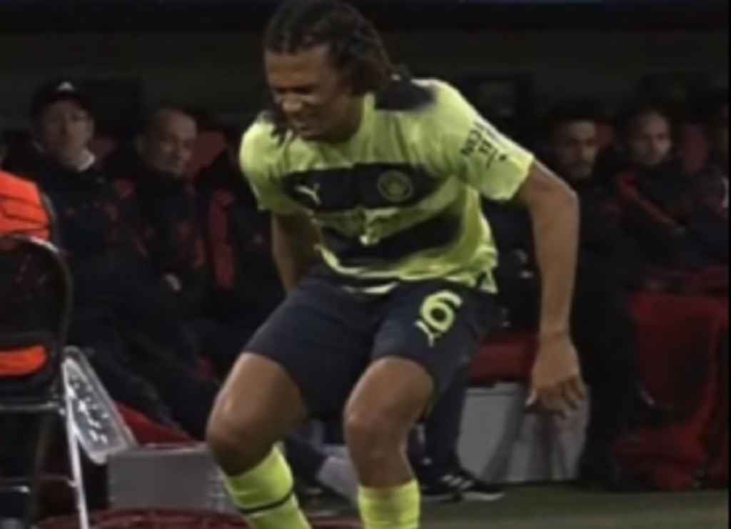 Nathan Ake Cedera di Laga vs Bayern Munchen, Berpeluang Absen Hadapi Arsenal