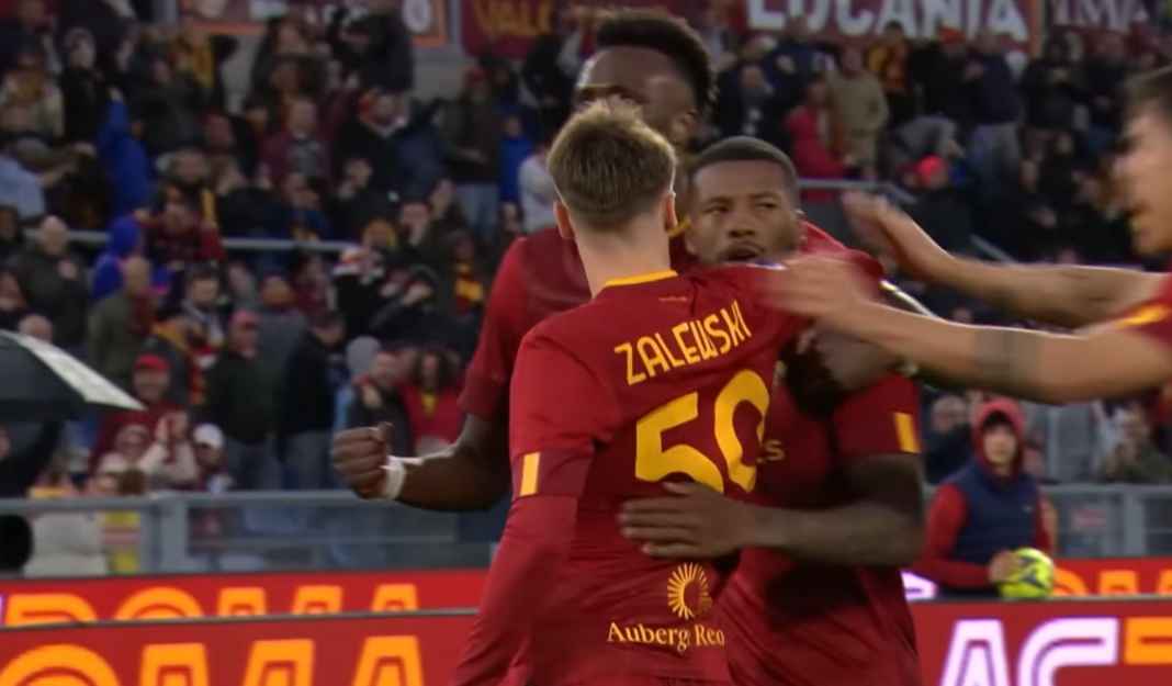 Para pemain AS Roma rayakan gol Prediksi AS Roma vs Udinese, Tekad Giallorossi Terus Pertahanankan Posisi Tiga Besar