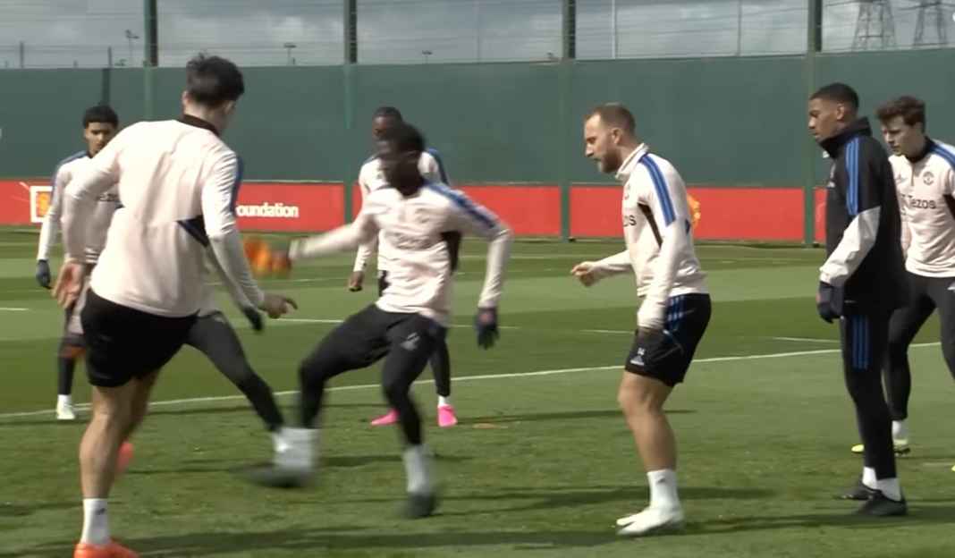 Para pemain Manchester United sedang latihan Cuci Gudang, Manchester United Mau Jual Hingga TIGA BELAS PEMAIN di Musim Panas