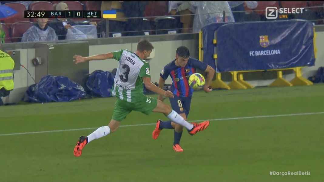 Pelanggaran Edgar Gonzalez terhadap Pedri Barcelona dan Lewandowski Jauhkan Diri Dari Kejaran Real Madrid dan Karim Benzema