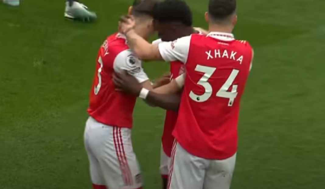 Pemain Arsenal Selebrasi Usai Bukayo Saka Cetak Gol Lawan Crystal Palace Awas, Arsenal Bisa Bikin Malu Liverpool di Anfield!
