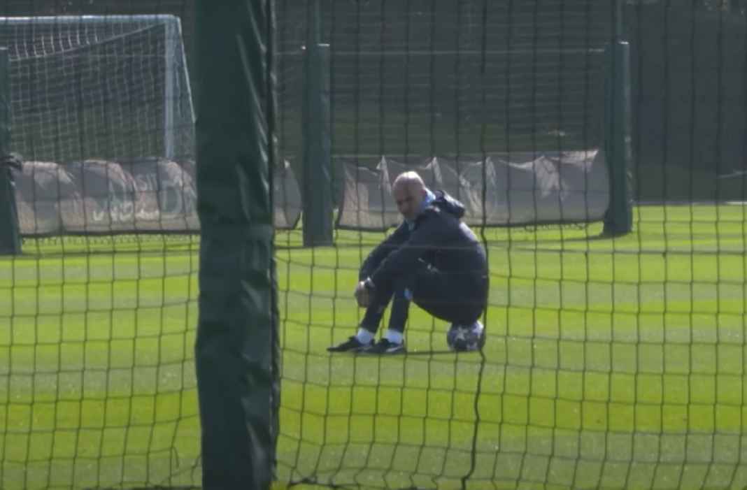 Pep Guardiola dalam Sesi Latihan Terakhir Manchester City Jelang Tandang ke Bayern Munchen Pep Guardiola dalam Sesi Latihan Terakhir Manchester City Jelang Tandang ke Bayern Munchen