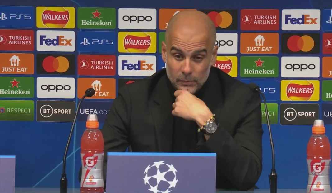 Pep guardiola di konferensi pers Manchester City Pep Guardiola Sebut Manchester City Tampil Istimewa Usai Bantai Bayern Munchen
