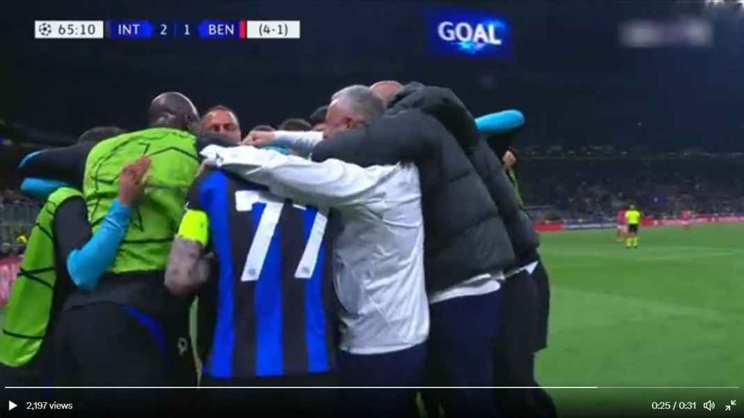 Perayaan gol Inter Milan Sudah Resmi Derby Milan di Empat Besar Liga Champions!!