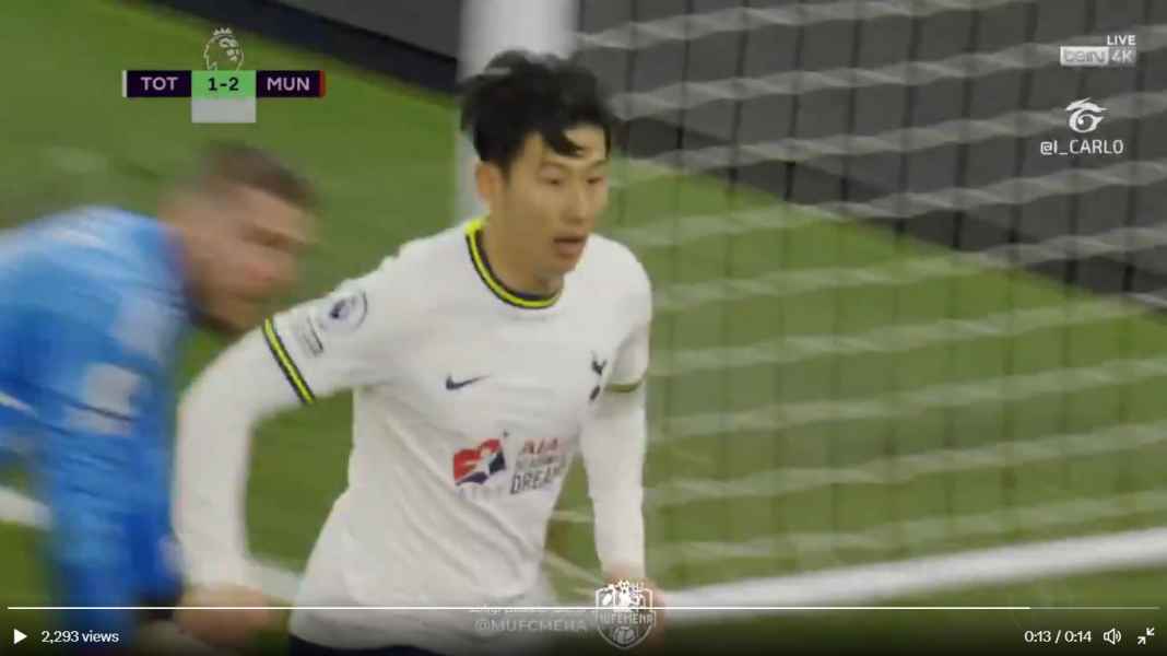 Son Heung-min merayakan golnya Manchester United Benci Banget Son Heung-min, Gagalkan Kemenangan Setan Merah