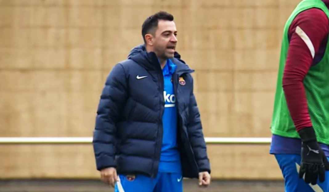 Xavi Hernandez Saat Memimpin Sesi Latih Barcelona Xavi Hernandez Cuma Dapat Tawaran Kontrak Baru Jangka Pendek dari Barcelona