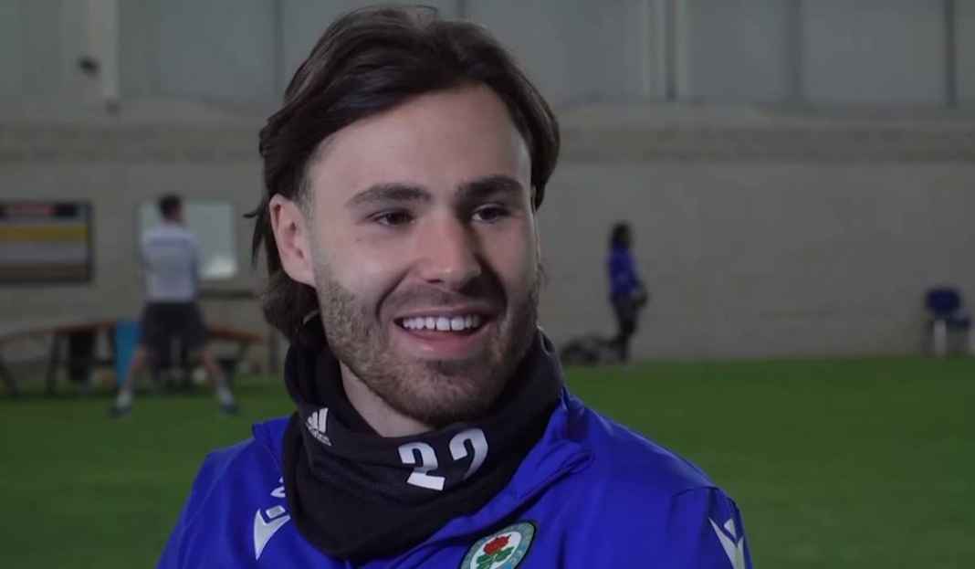 Ben Brereton Diaz Saat Sedang Wawancara dengan Program Sky Sport Penyerang Timnas Chile Dipastikan Merapat ke Villarreal