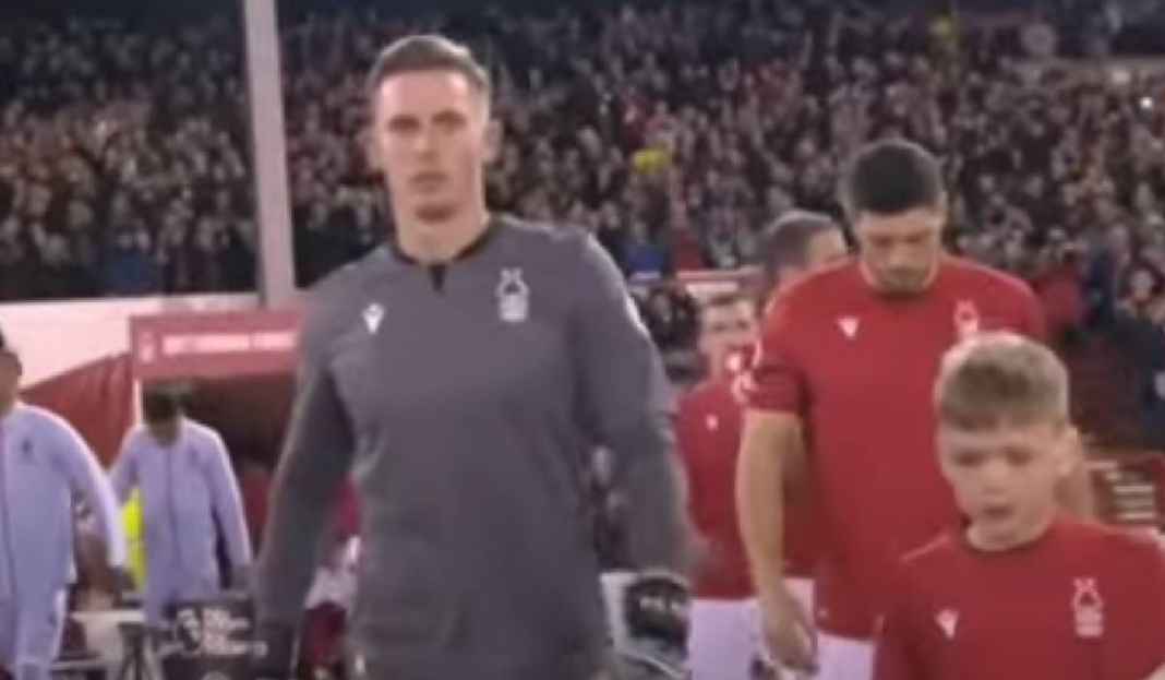 Dean Henderson Tampil di Piala Liga untuk Nottingham Forest Nottingham Forest Bersedia Keluarkan Dean Henderson dari Manchester United!