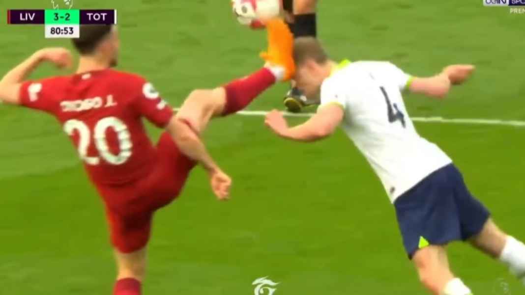 Diogo Jota tendang kepala Oliver Skipp Drama 7 Gol Liverpool vs Tottenham Sisakan Cedera Klopp dan Sepakan Diogo Jota