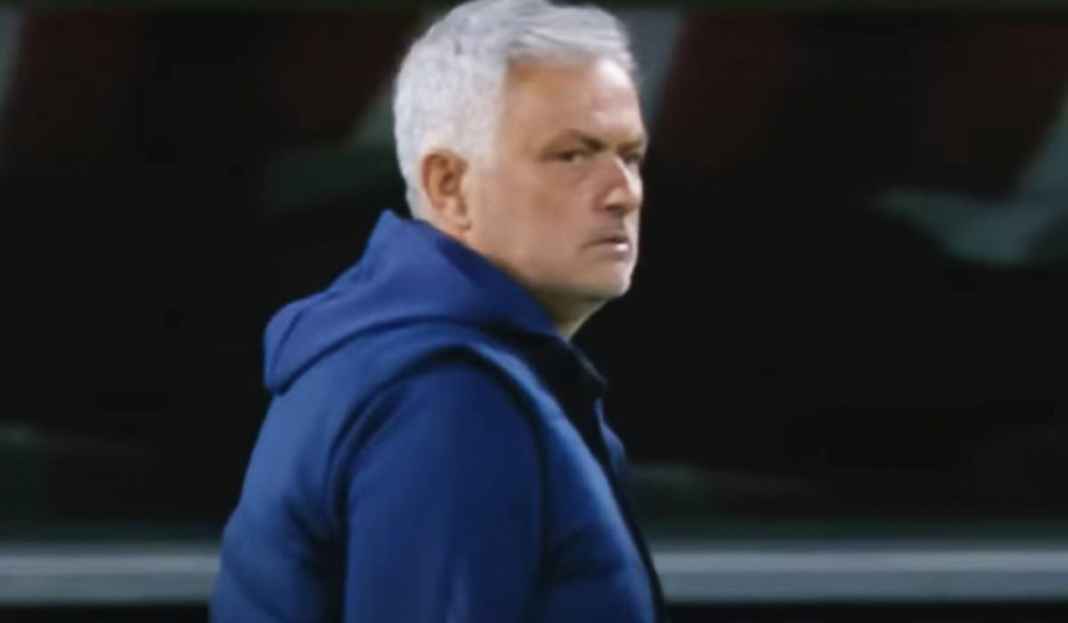 Ekspresi Jose Mourinho yang Tak Senang di Laga Monza vs AS Roma Habis Bensin! AS Roma Tanpa Kemenangan di Tiga Laga Beruntun Serie A