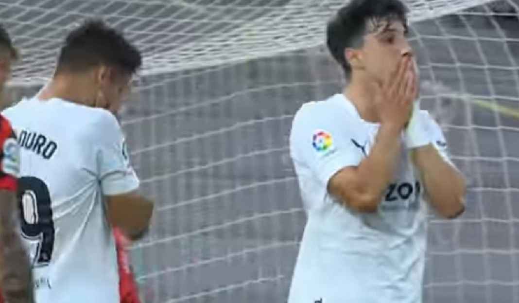 Ekspresi Pemain Valencia Gagal Manfaatkan Peluang Lawan Mallorca Efek Fans yang Rasis ke Vinicius Junior, Valencia Kena Batunya!