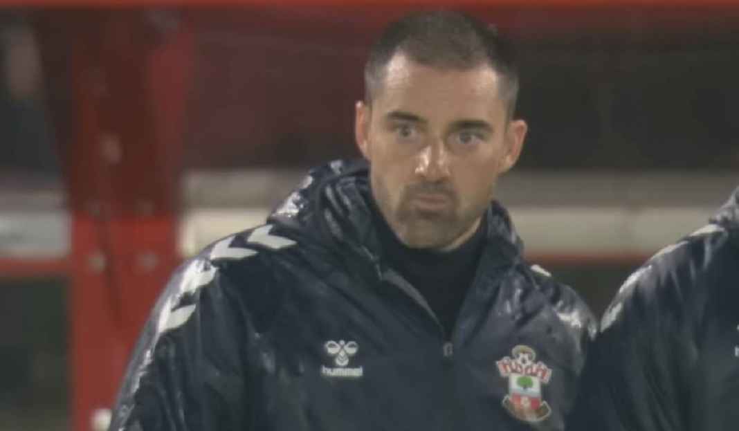 Ekspresi Ruben Selles di Laga Southampton vs Nottinghan Forest Southampton Makin Dekat Degradasi, Ruben Selles Pasrah!