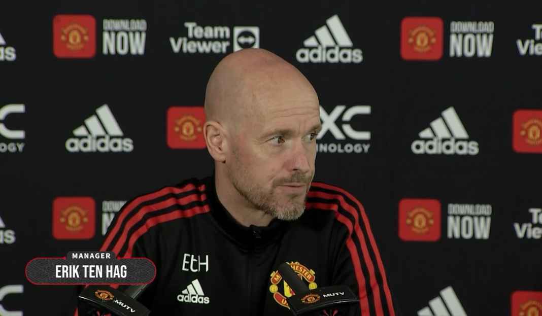 Erik ten Hag berbicara di konferensi pers Fans Manchester United Panik Saat Erik ten Hag Ungkap Masalah Cedera Marcus Rashford