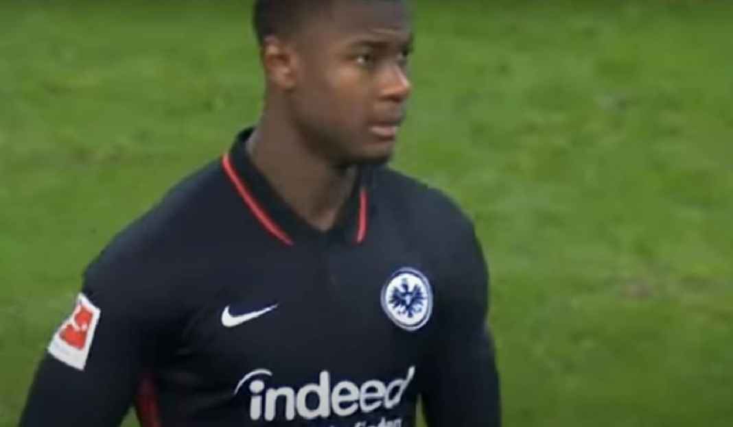 Evan Ndicka Tampil untuk Eintracht Frankfurt di Liga Jerman Eintracht Frankfurt Belum Lempar Handuk untuk Evan Ndicka