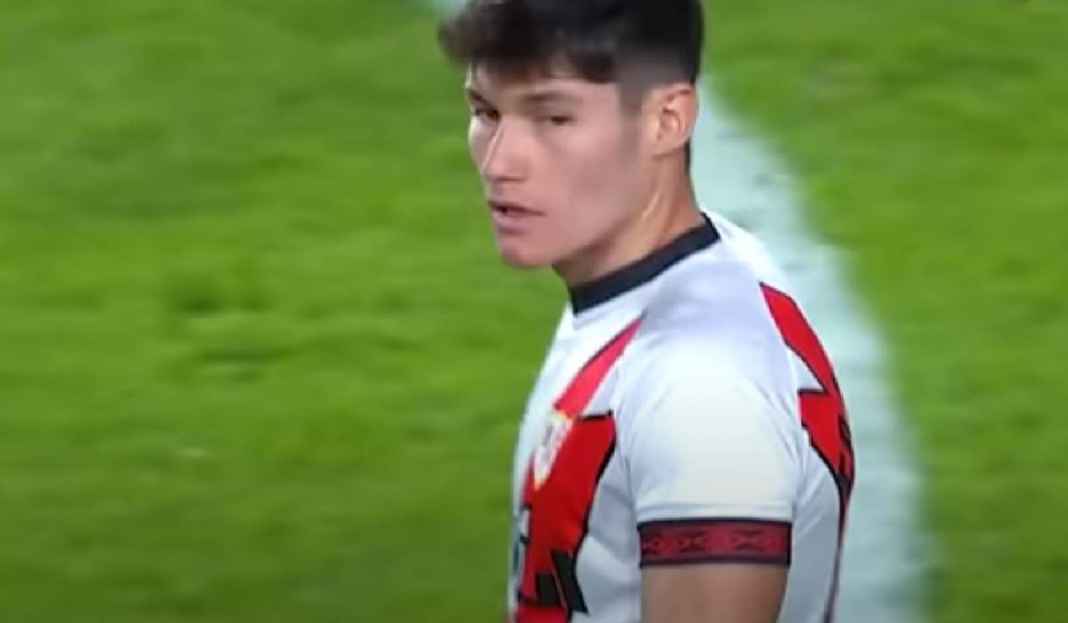 Fran Garcia Saat Tampil untuk Laga Rayo Vallecano Fran Garcia Jadi Nggak ke Real Madrid? Carlo Ancelotti Berikan Penjelasan