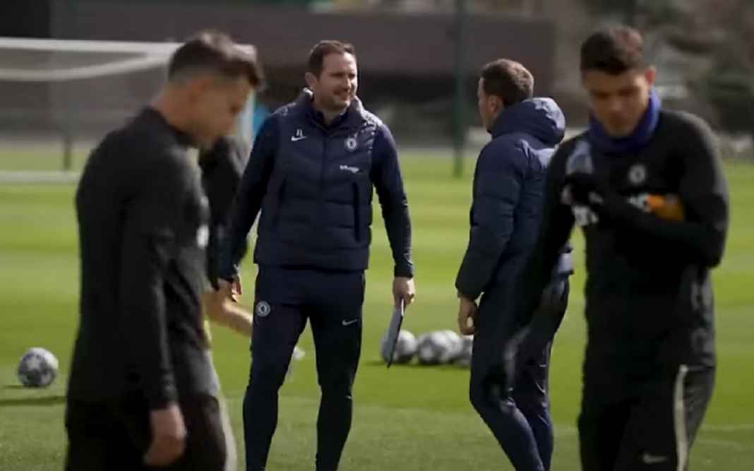 Frank Lampard dalam sebuah sesi latihan bersama skuad Chelsea Frank Lampard dalam sebuah sesi latihan bersama skuad Chelsea