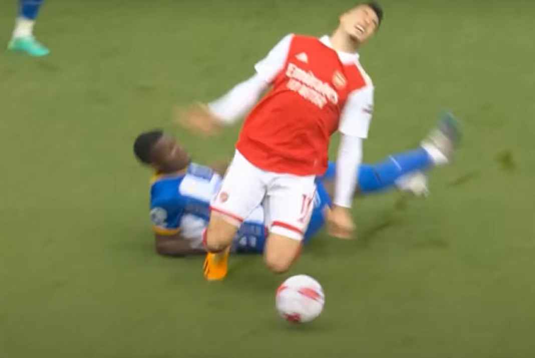 Gabriel Martinelli Saat Dijegal Caicedo di Laga Arsenal vs Brighton Gabriel Martinelli Saat Dijegal Caicedo di Laga Arsenal vs Brighton