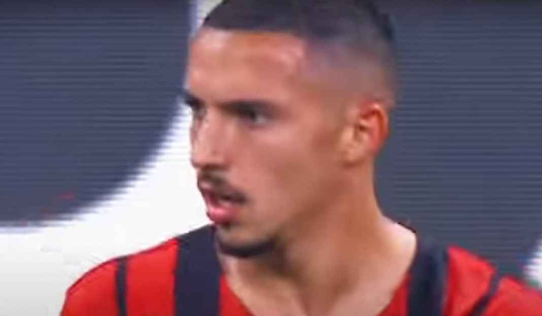 Ismael Bennacer Tampil untuk AC Milan di Liga Champions Kabar Buruk untuk AC Milan! Ismael Bennacer Absen Lama