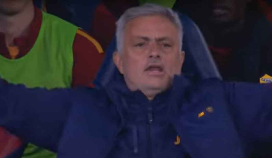 Jose Mourimho di Laga Bologna vs AS Roma Jose Mourinho Mau Cabut dari AS Roma, Francesco Totti Turun Tangan