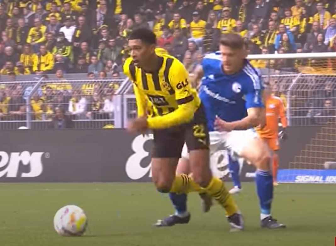 Jude Bellingham dalam Sebuah Laga di Borussia Dortmund Jude Bellingham dalam Sebuah Laga di Borussia Dortmund