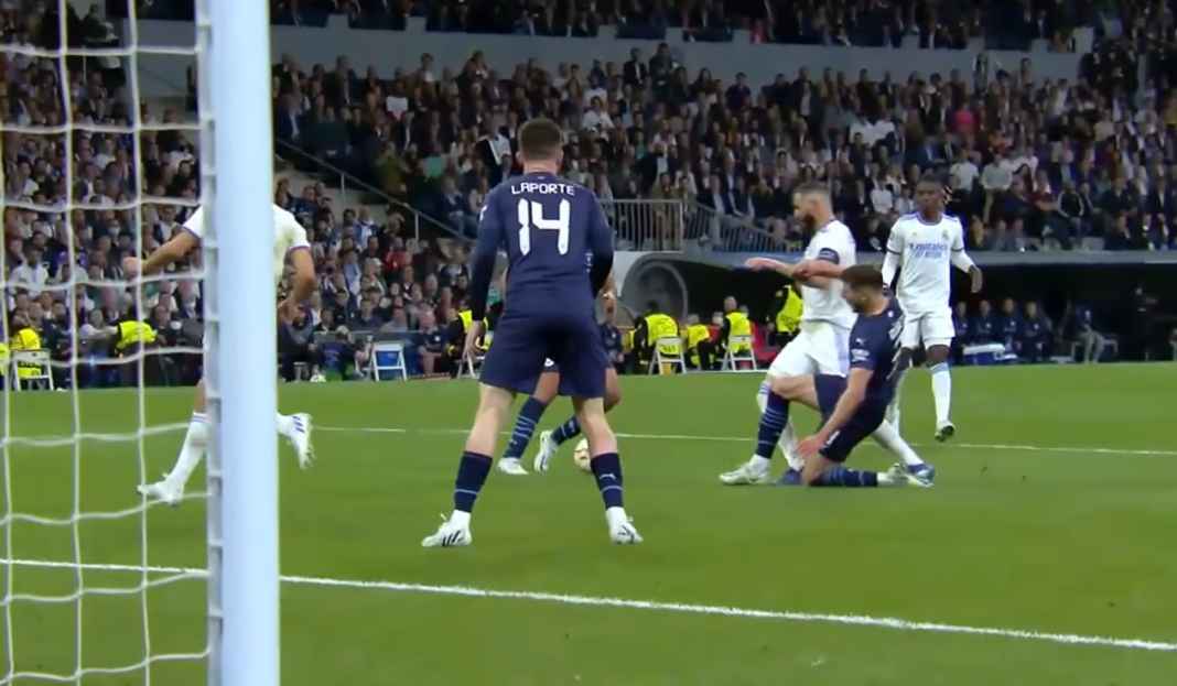 Karim Benzema menangi penalti melawan Manchester City Prediksi Real Madrid vs Manchester City, The Citizens Bakal Ganyang Los Blancos?