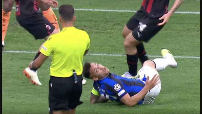 Adegan Terlucu Milan vs Inter Tadi Malam, Sempat-sempatnya Lautaro Jatuh Sembari Lihat Wasit