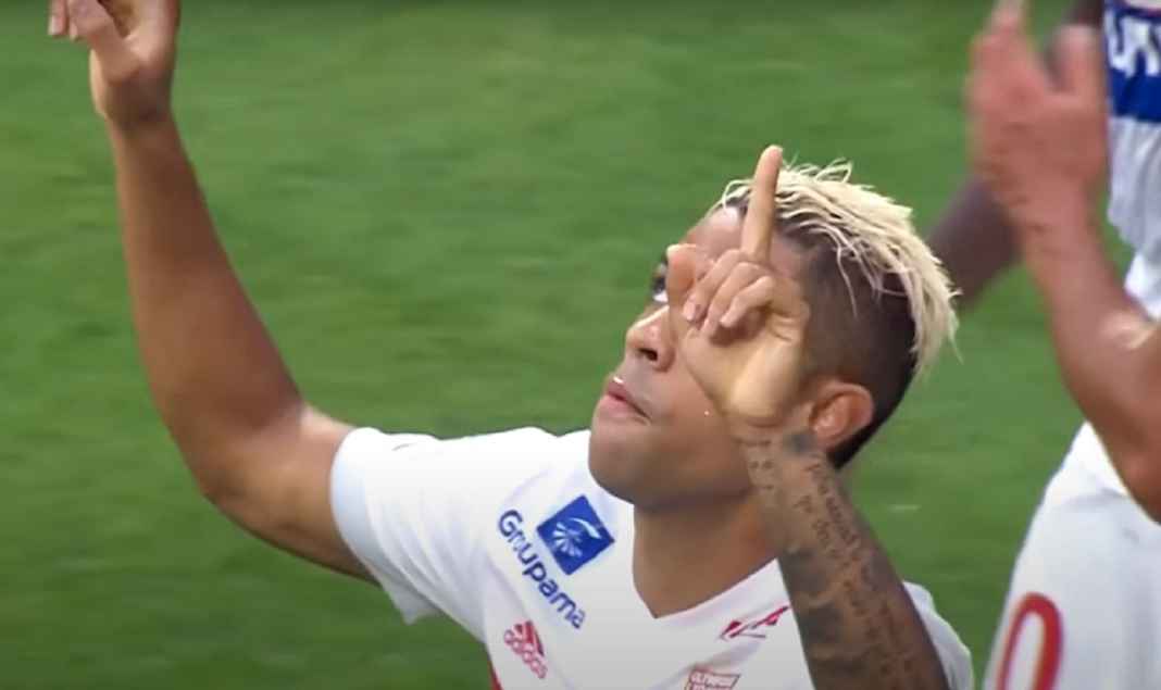 Mariano Diaz Usai Mencetak Gol untuk Lyon Mariano Diaz Usai Mencetak Gol untuk Lyon