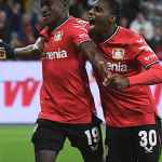 Moussa Diaby dan Jeremie Frimpong Usai Mencetak Gol untuk Bayer Leverkusen