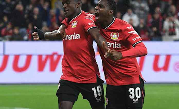 Moussa Diaby dan Jeremie Frimpong Usai Mencetak Gol untuk Bayer Leverkusen