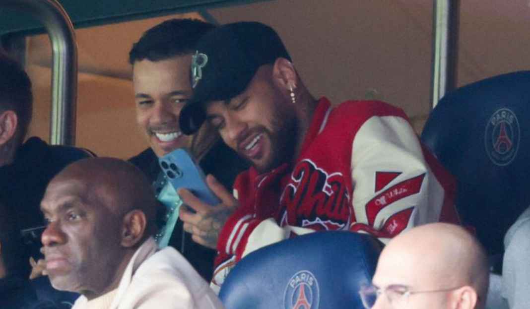 Neymar dikaitkan dengan Newcastle Gary Neville Peringatkan Newcastle United Tentang Minat Transfer Untuk Neymar