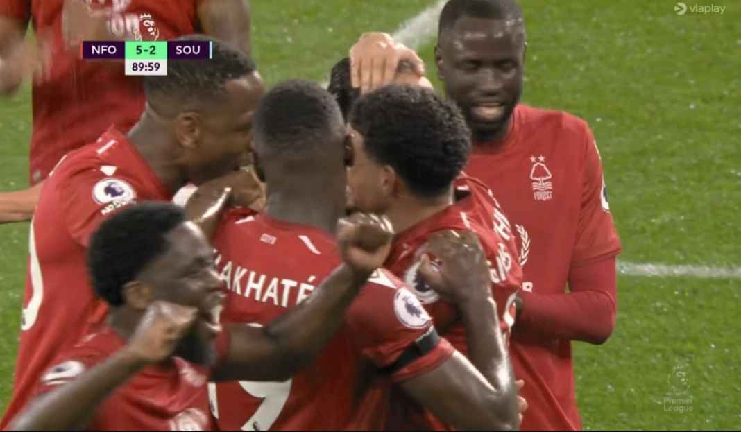 Nottingham Forest rayakan gol melawan Southampton Laga Tersisa Nottingham, Everton, Leicester City, dan Leeds, Siapa Bakal Terdegradasi?