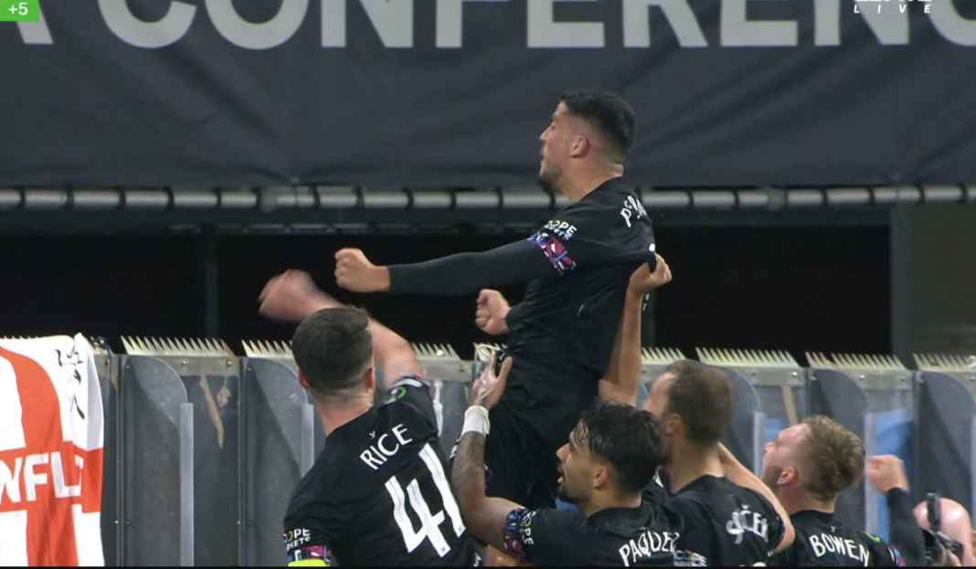 Pablo Fornals rayakan gol ke gawang AZ Sheikh Jassim Bakal Beralih ke West Ham Jika Tawaran Beli Manchester United Ditolak