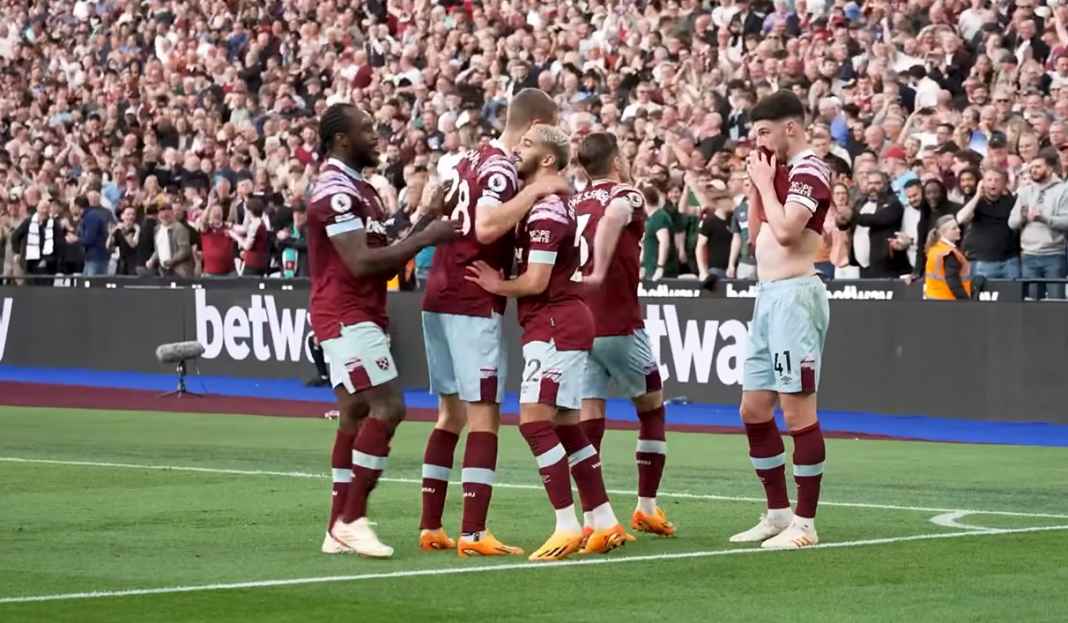 Pemain West Ham rayakan gol ke gawang Manchester United Prediksi West Ham United vs AZ Alkmaar, The Hammers Menangkan 11 dari 12 Laga Eropa Mereka