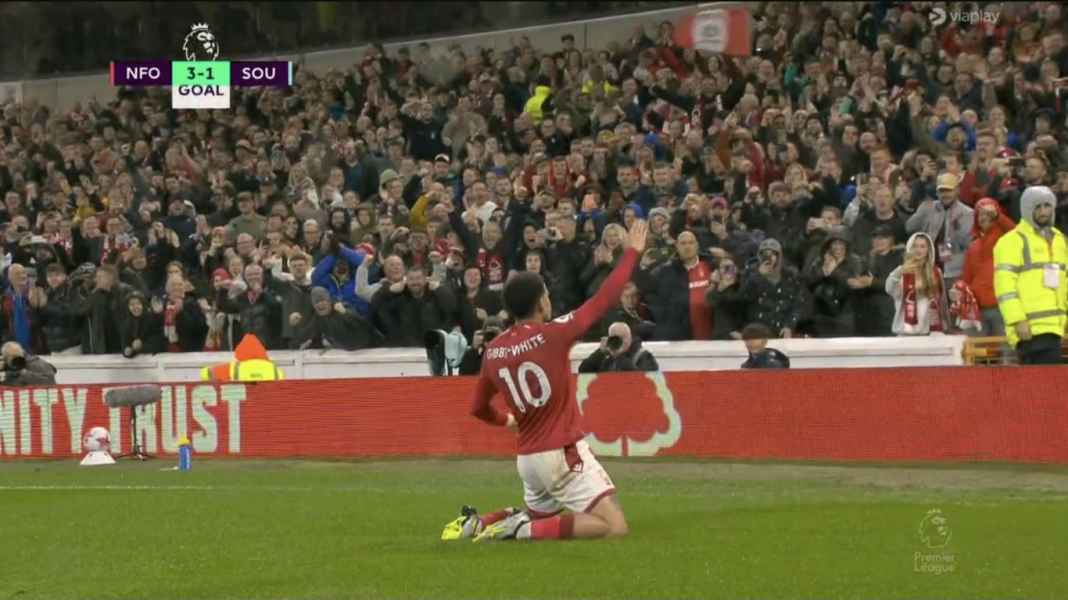 Perayaan gol Gibbs-White Southampton Bangkit Terlambat, Nottingham Keluar Zona Degradasi Liga Inggris